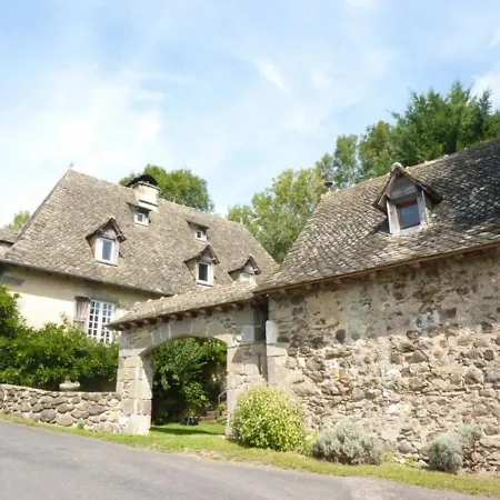 Holiday home Maison Familiale Renovee Avec Grand Jardin, Proche D'aurillac Et Activites Diverses, Animaux Acceptes - Fr-1-742-287