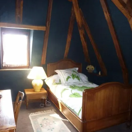 Holiday home Maison Familiale Renovee Avec Grand Jardin, Proche D'aurillac Et Activites Diverses, Animaux Acceptes - Fr-1-742-287