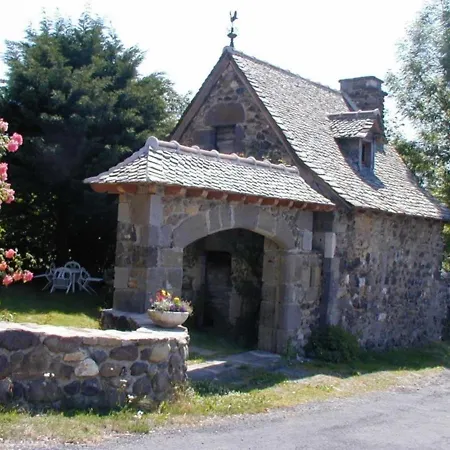 Casa vacanze Maison Familiale Renovee Avec Grand Jardin, Proche D'aurillac Et Activites Diverses, Animaux Acceptes - Fr-1-742-287 *
