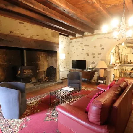 Holiday home Maison Familiale Renovee Avec Grand Jardin, Proche D'aurillac Et Activites Diverses, Animaux Acceptes - Fr-1-742-287 Vezac (Cantal)