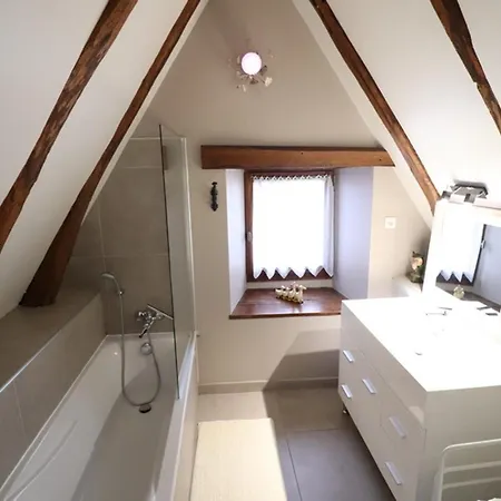 Holiday home Maison Familiale Renovee Avec Grand Jardin, Proche D'aurillac Et Activites Diverses, Animaux Acceptes - Fr-1-742-287 Vezac (Cantal)