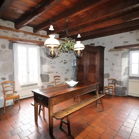 Maison Familiale Renovee Avec Grand Jardin, Proche D'aurillac Et Activites Diverses, Animaux Acceptes - Fr-1-742-287 *